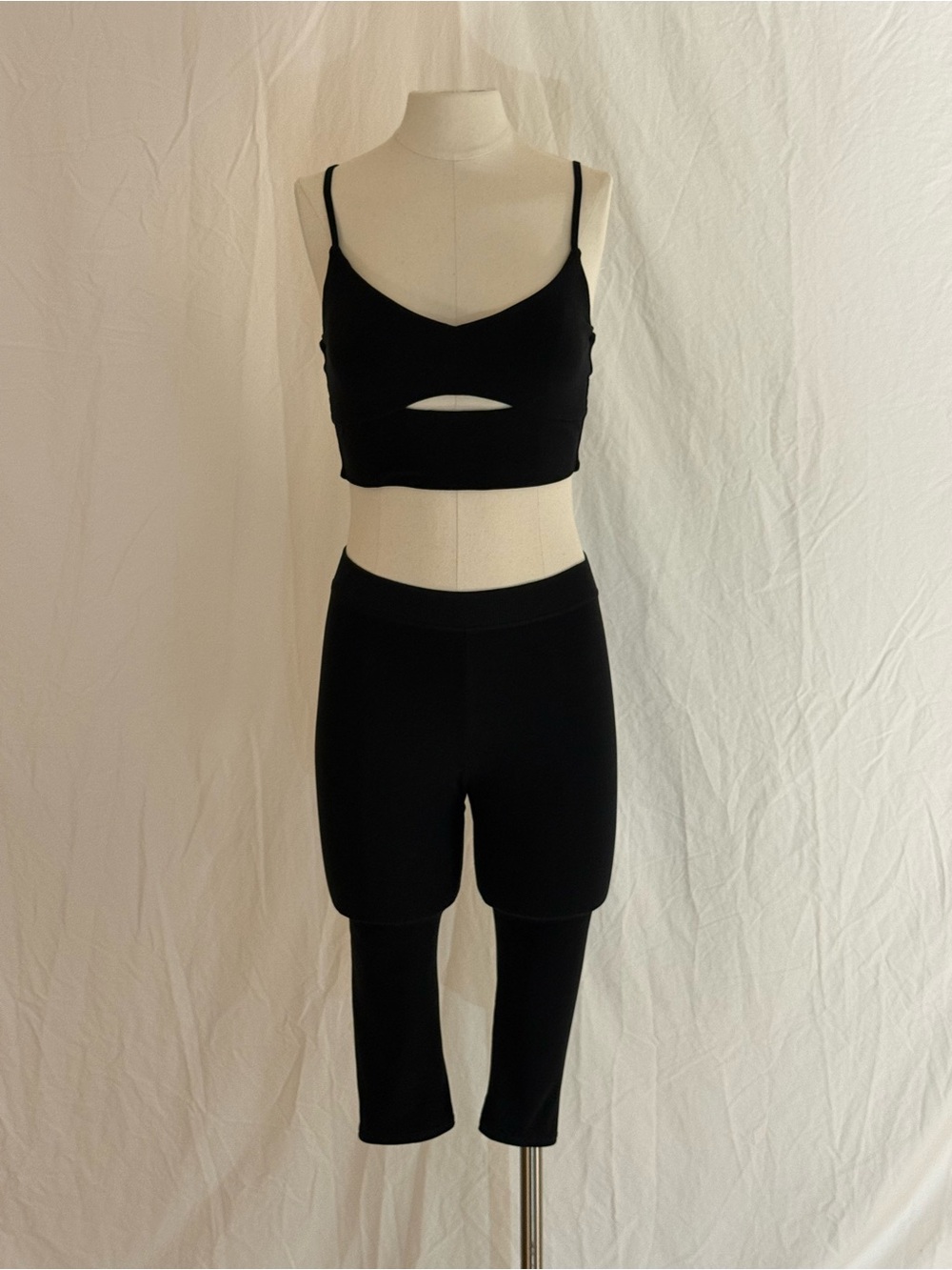 Alo Yoga- Alosoft outfit (Highlight Bra (S) with the Iconic 90’s Capri (XS)